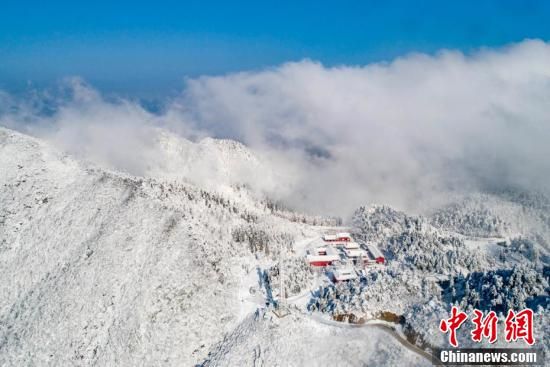 江西武宁太平山现壮丽云海雾凇景观