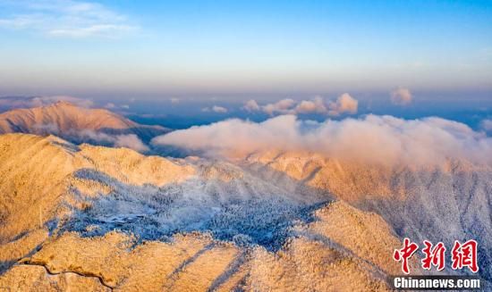 江西武宁太平山现壮丽云海雾凇景观