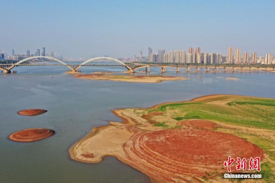 受降雨偏少及鄱陽湖水位偏低影響，贛江南昌河段水位持續走低，9月9日以來，南昌站水位退至11米以下。 劉占昆 攝