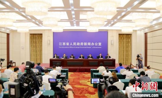 9月21日，《江西省社会保障卡一卡通条例》新闻发布会在南昌召开。　唐欣　摄