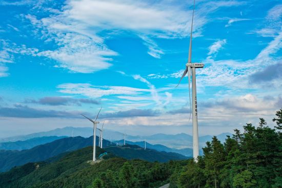 The picture shows the wind power project base located on Taiyangling in Tonggu County. 