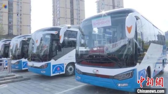图为昌江产业园管委会协调公交公司为企业员工增设的公交车。(资料图)昌江区融媒体中心供图